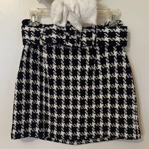 Stylish Black and White Houndstooth Skirt